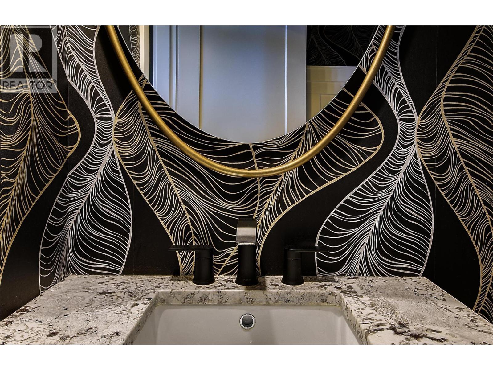 5499 Mountainside Drive, Kelowna, BC - Indoor Photo Showing Bathroom