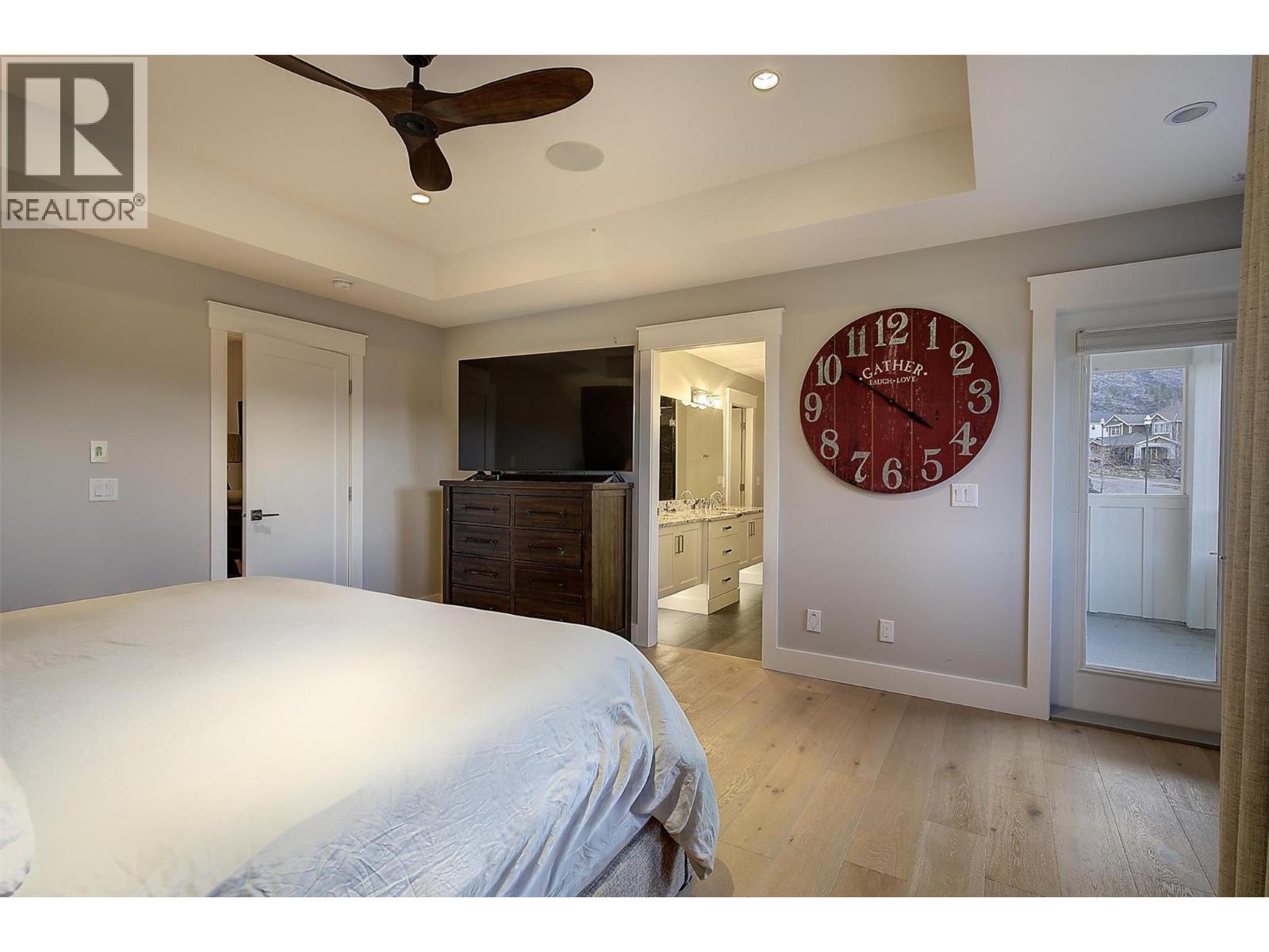 5499 Mountainside Drive, Kelowna, BC - Indoor Photo Showing Bedroom