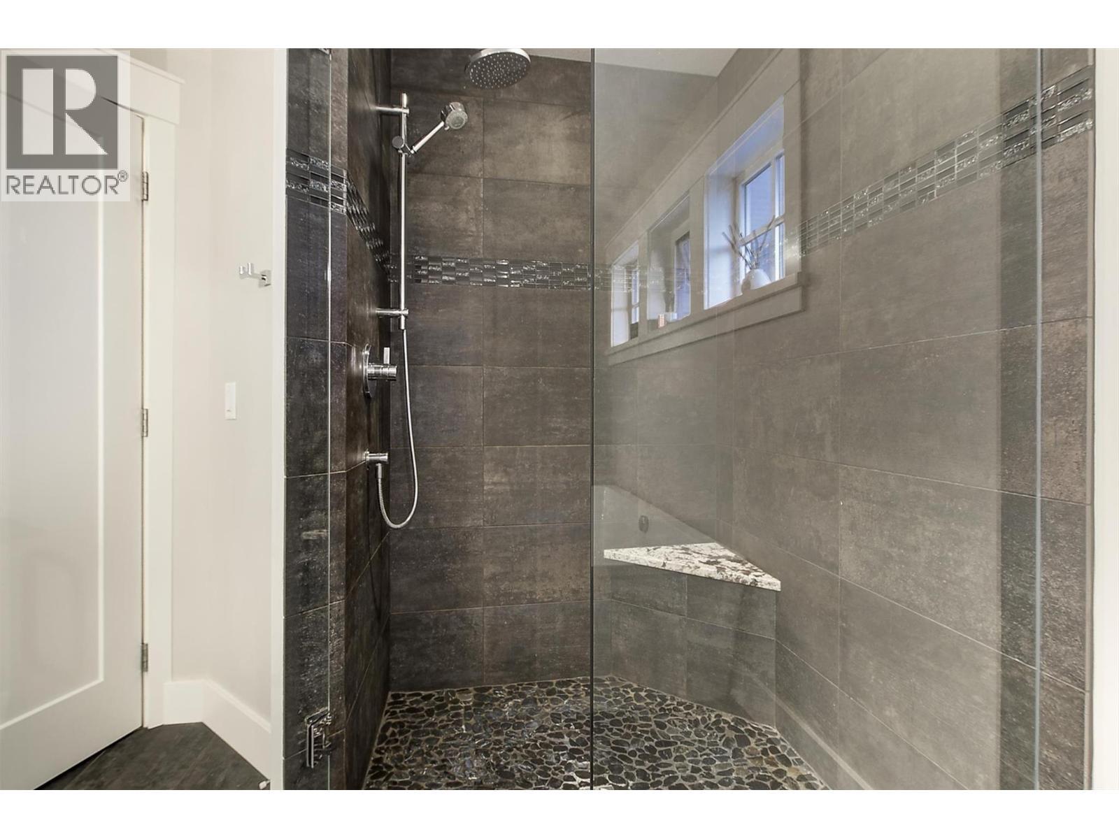 5499 Mountainside Drive, Kelowna, BC - Indoor Photo Showing Bathroom