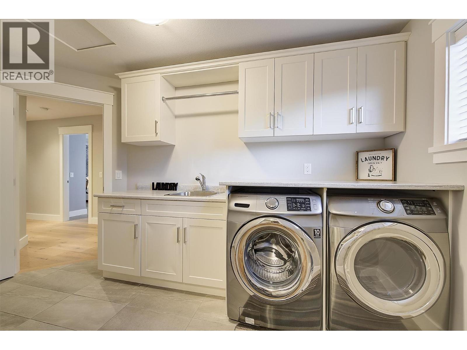 5499 Mountainside Drive, Kelowna, BC - Indoor Photo Showing Laundry Room