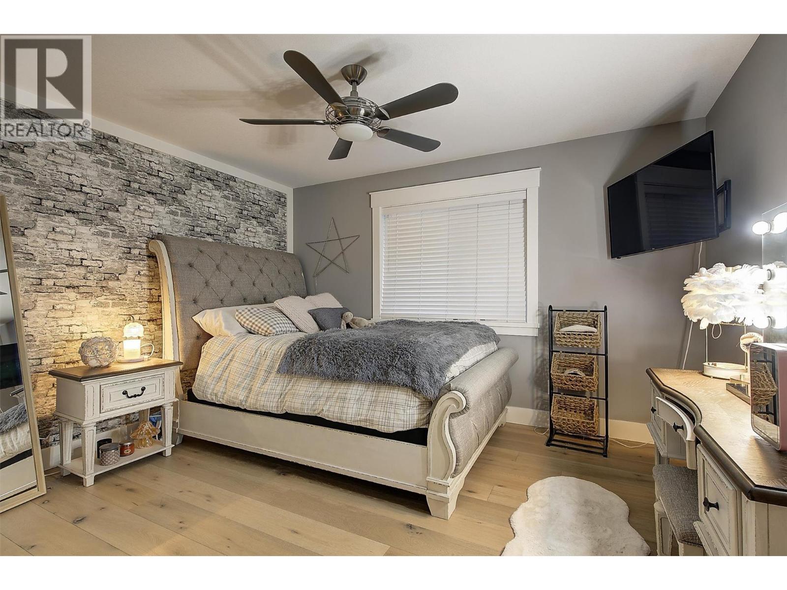 2nd bedroom upstairs - 5499 Mountainside Drive, Kelowna, BC - Indoor Photo Showing Bedroom