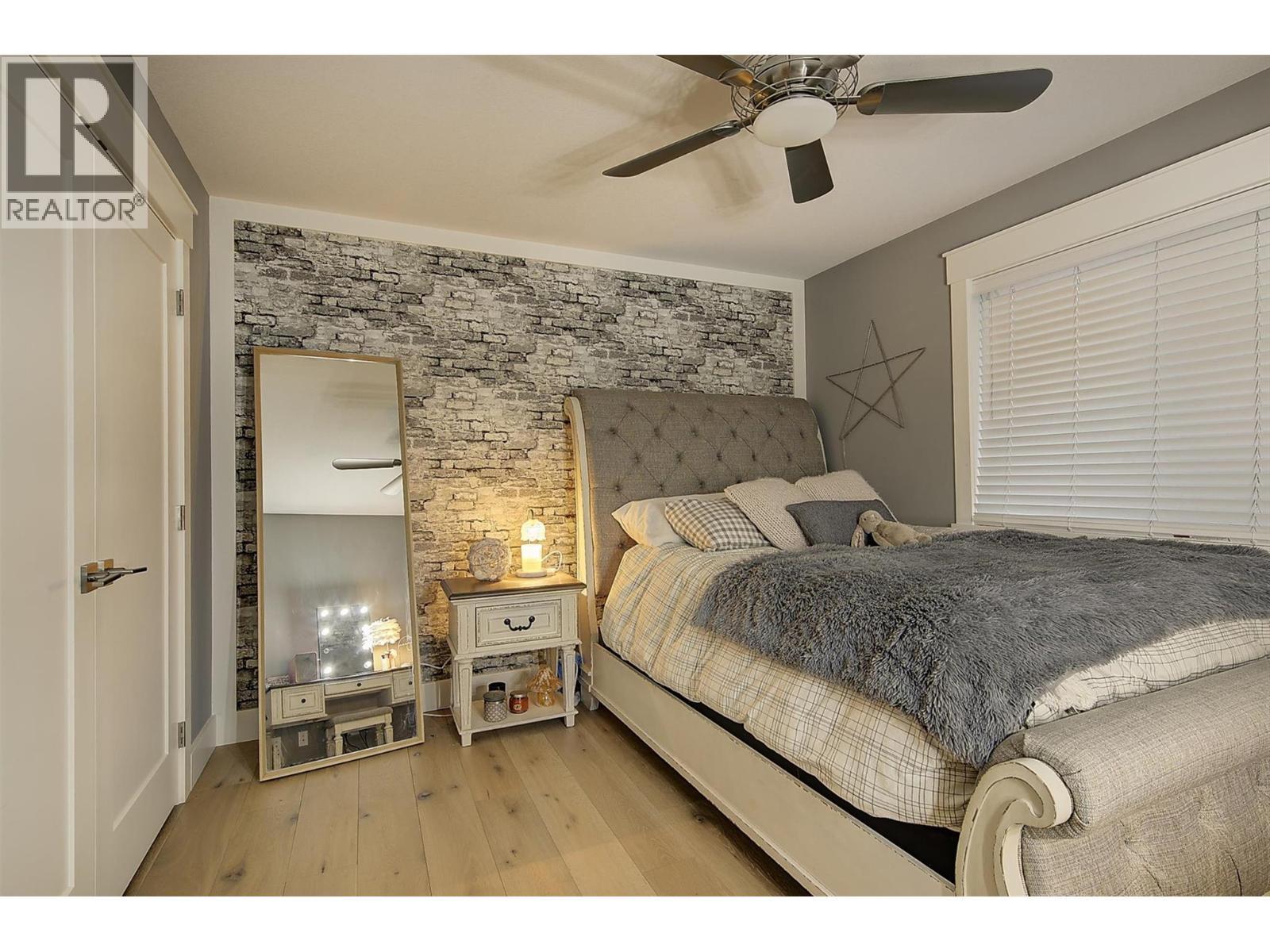 5499 Mountainside Drive, Kelowna, BC - Indoor Photo Showing Bedroom