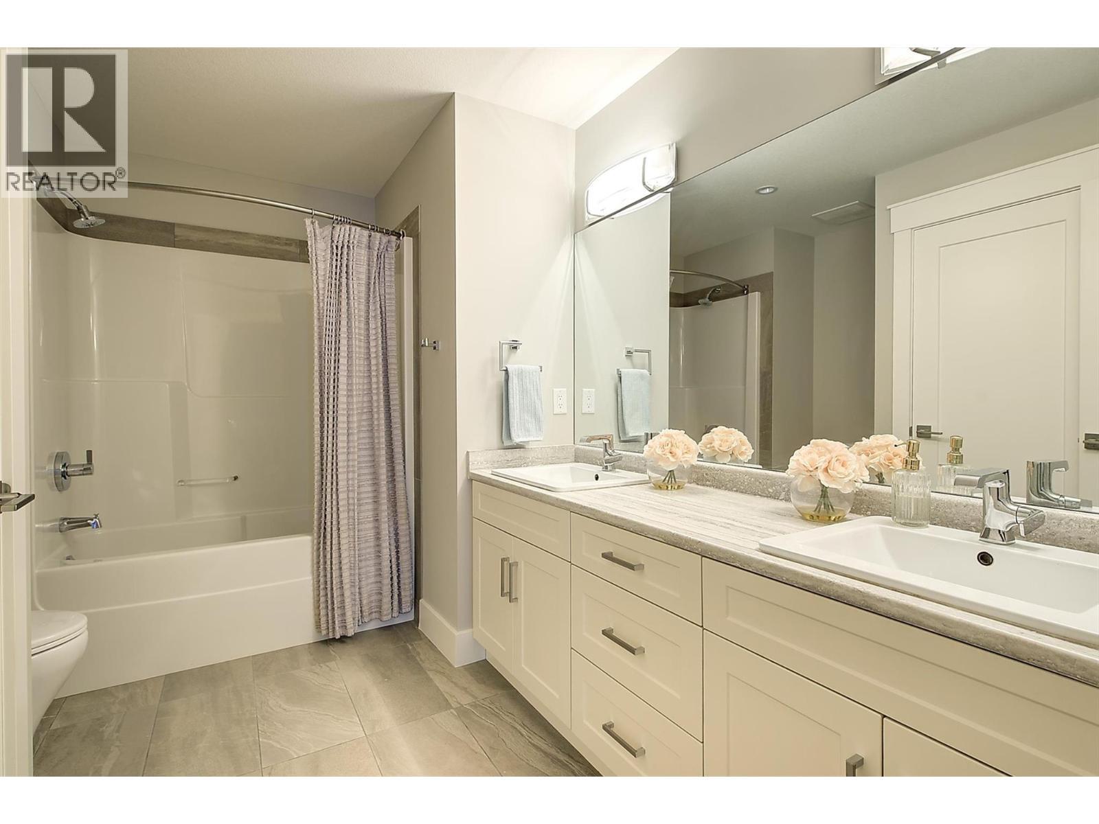 5499 Mountainside Drive, Kelowna, BC - Indoor Photo Showing Bathroom