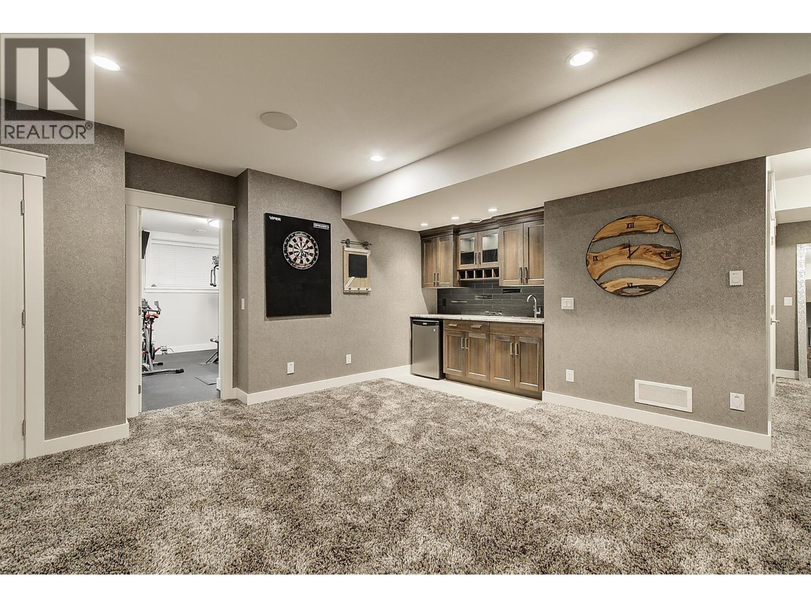5499 Mountainside Drive, Kelowna, BC - Indoor