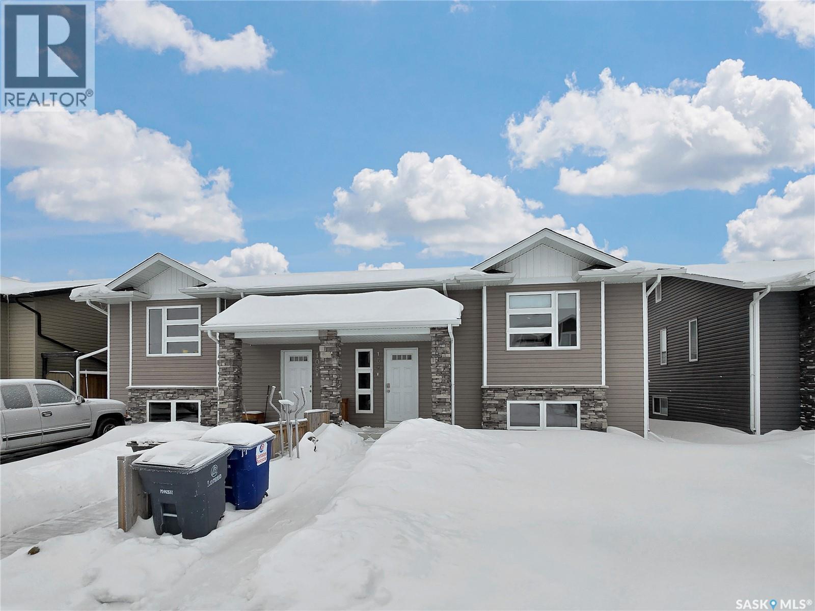 104 Reddekopp Crescent, Warman, SK - Outdoor With Facade