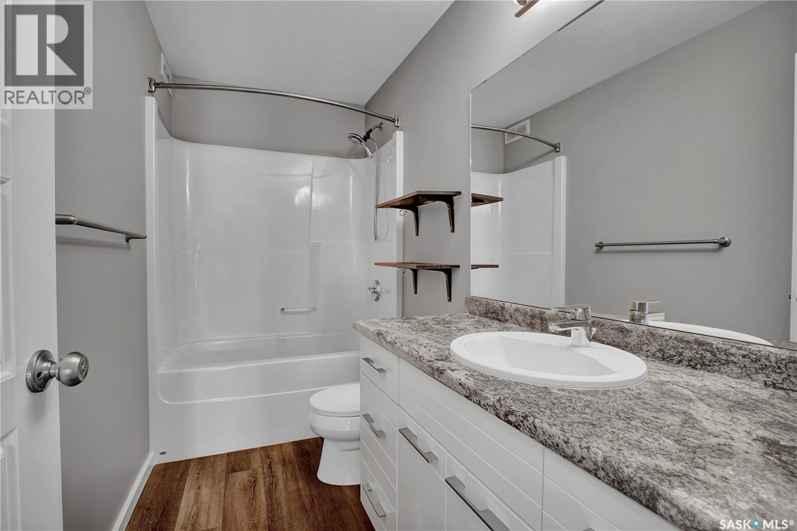 104 Reddekopp Crescent, Warman, SK - Indoor Photo Showing Bathroom