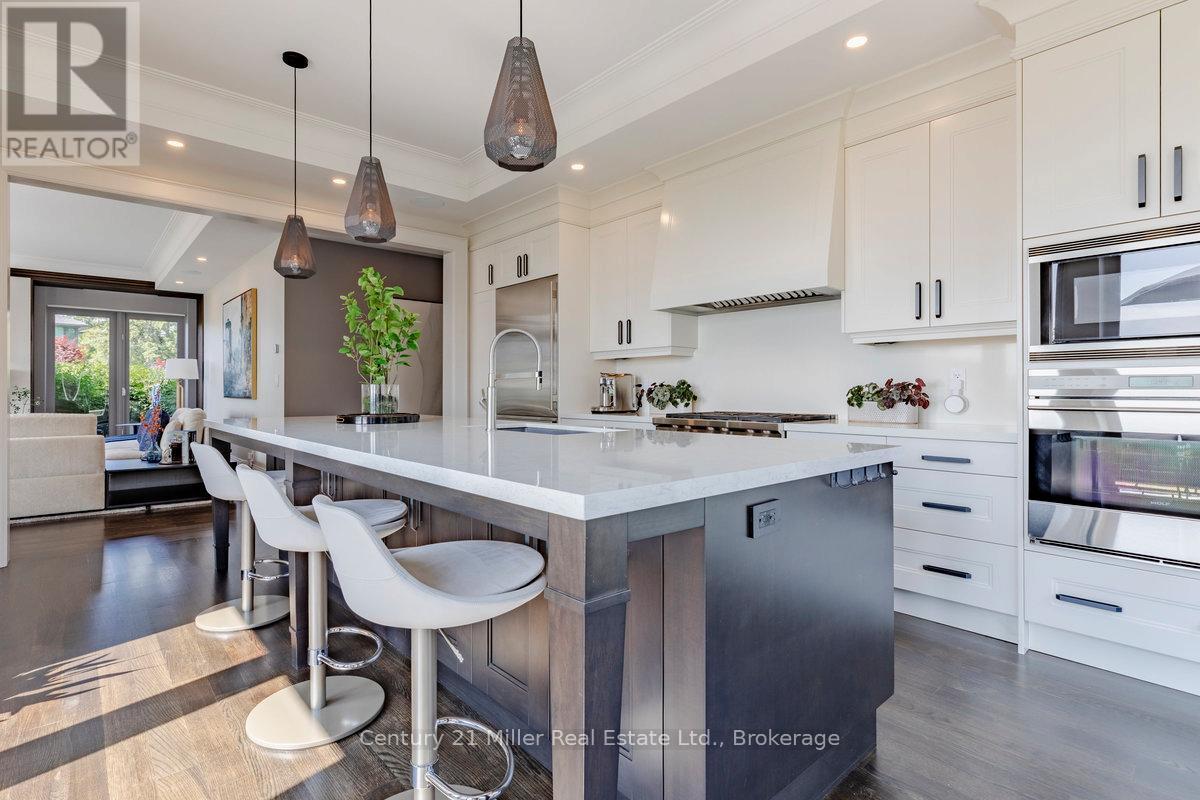 26 - 10 Maple Grove Drive, Oakville (Mo Morrison), ON - Indoor Photo Showing Kitchen With Upgraded Kitchen