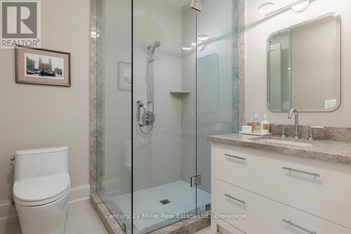 26 - 10 Maple Grove Drive, Oakville (Mo Morrison), ON - Indoor Photo Showing Bathroom
