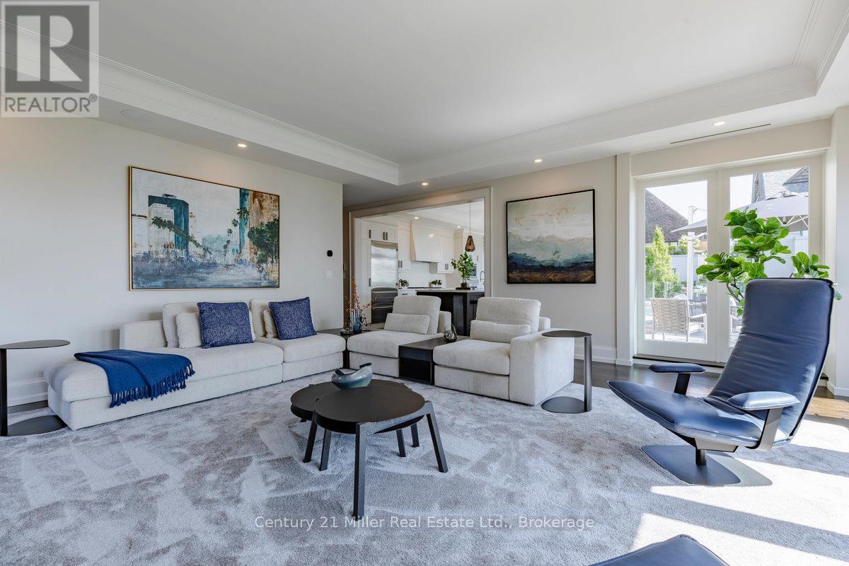 26 - 10 Maple Grove Drive, Oakville (Mo Morrison), ON - Indoor Photo Showing Living Room