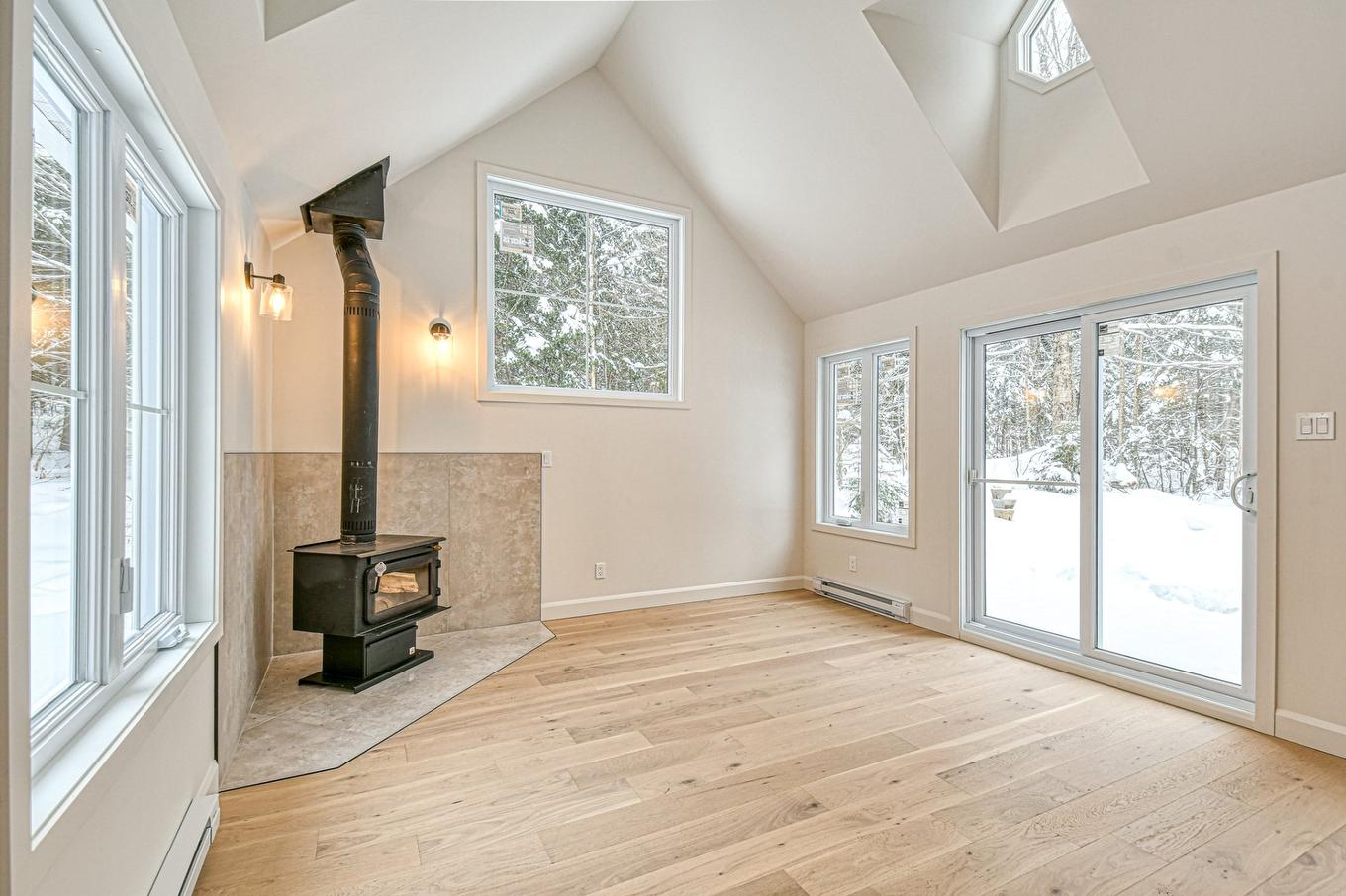 Salon - 34 Mtée Manory, Sainte-Marguerite-Du-Lac-Masson, QC - Indoor Photo Showing Other Room With Fireplace