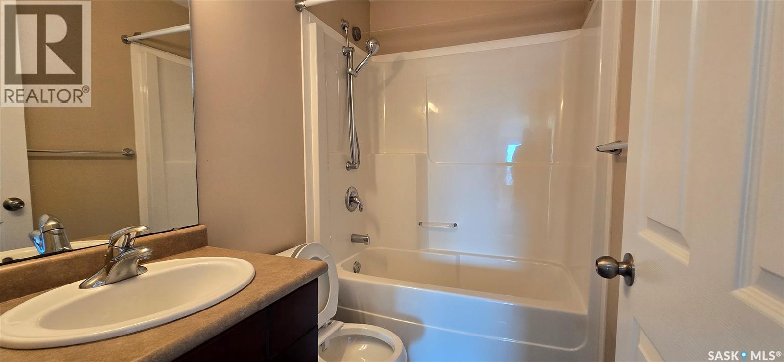 2523 Broderick Road, Regina, SK - Indoor Photo Showing Bathroom