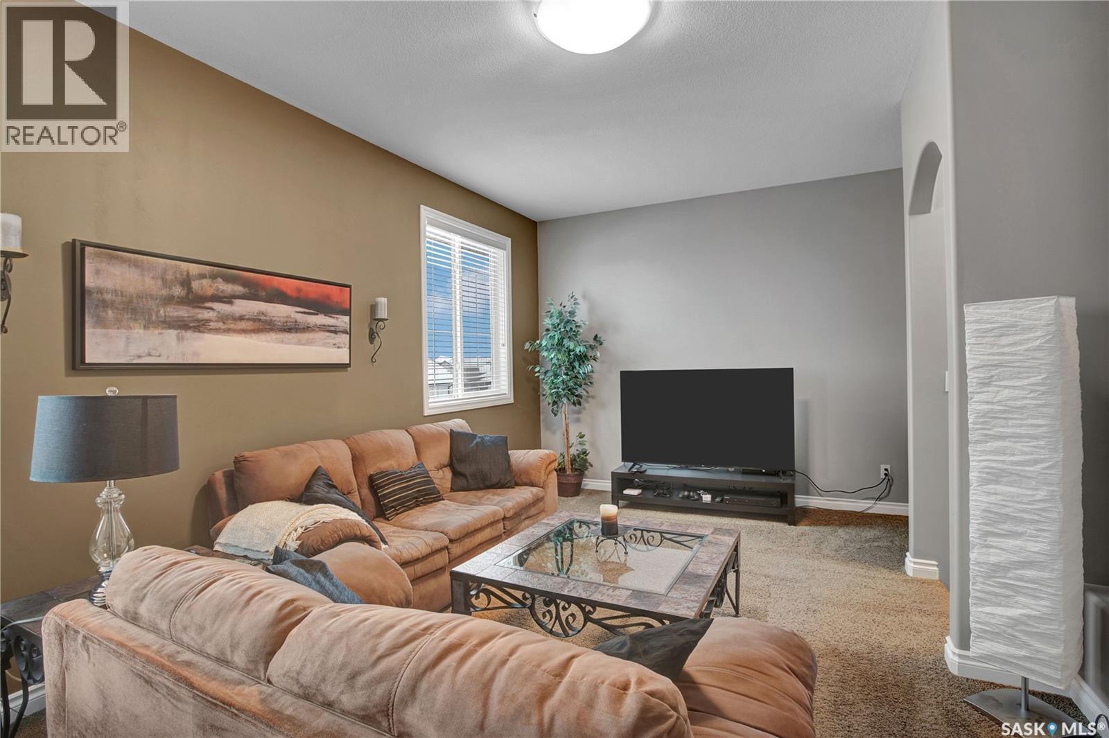 1510 Shepherds Crescent, Saskatoon, SK - Indoor Photo Showing Living Room