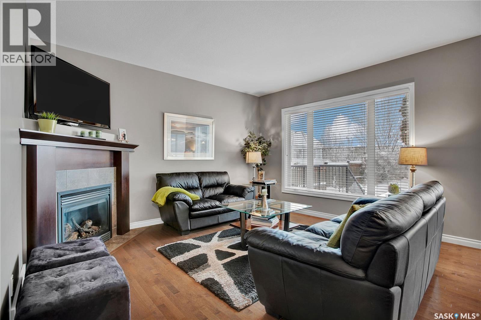1510 Shepherds Crescent, Saskatoon, SK - Indoor Photo Showing Living Room With Fireplace