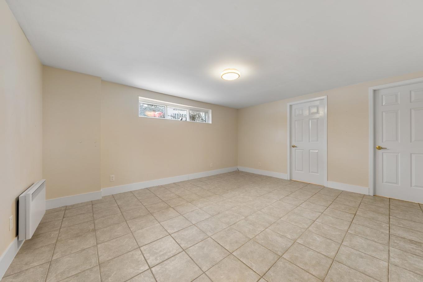 Salle familiale - 94 Rue Hébert, Napierville, QC - Indoor Photo Showing Other Room