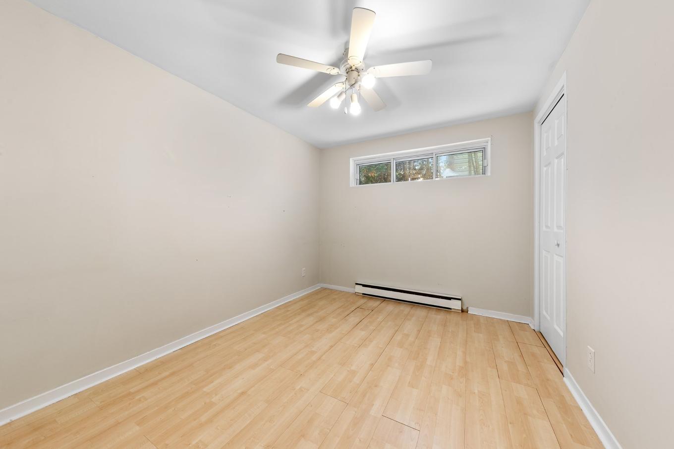 Chambre à coucher - 94 Rue Hébert, Napierville, QC - Indoor Photo Showing Other Room