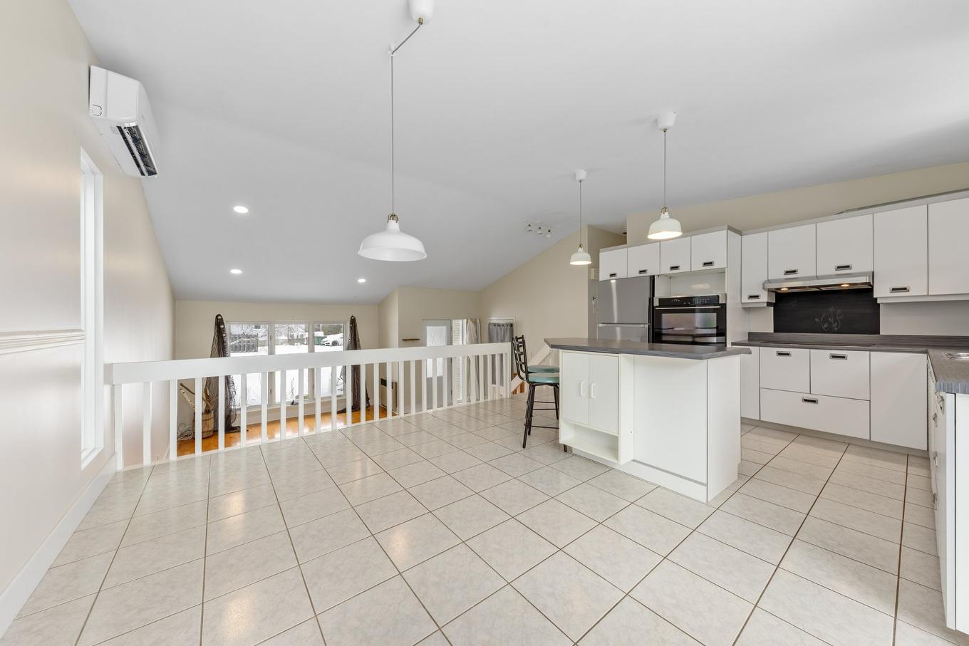 Vue d'ensemble - 94 Rue Hébert, Napierville, QC - Indoor Photo Showing Kitchen