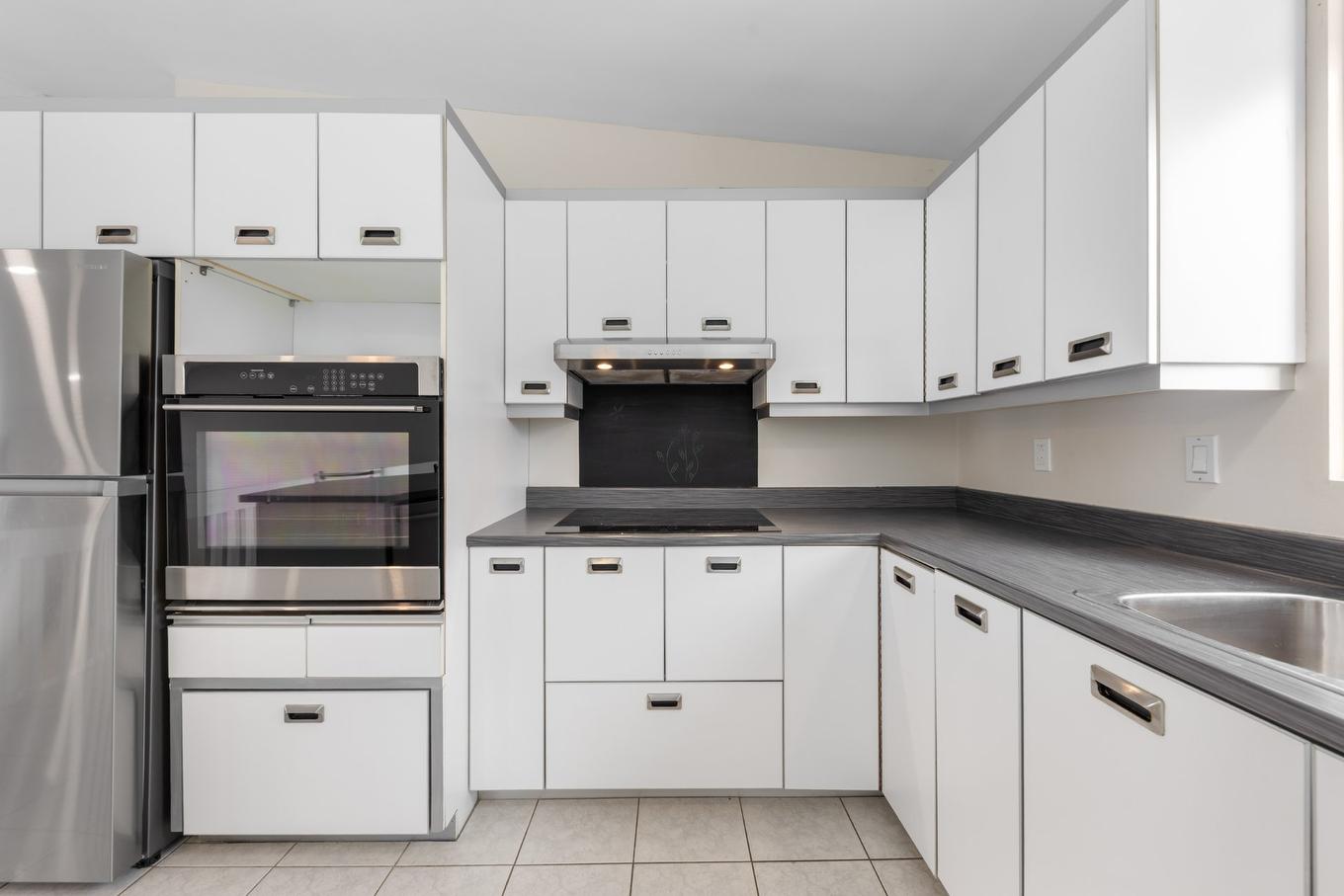 Cuisine - 94 Rue Hébert, Napierville, QC - Indoor Photo Showing Kitchen