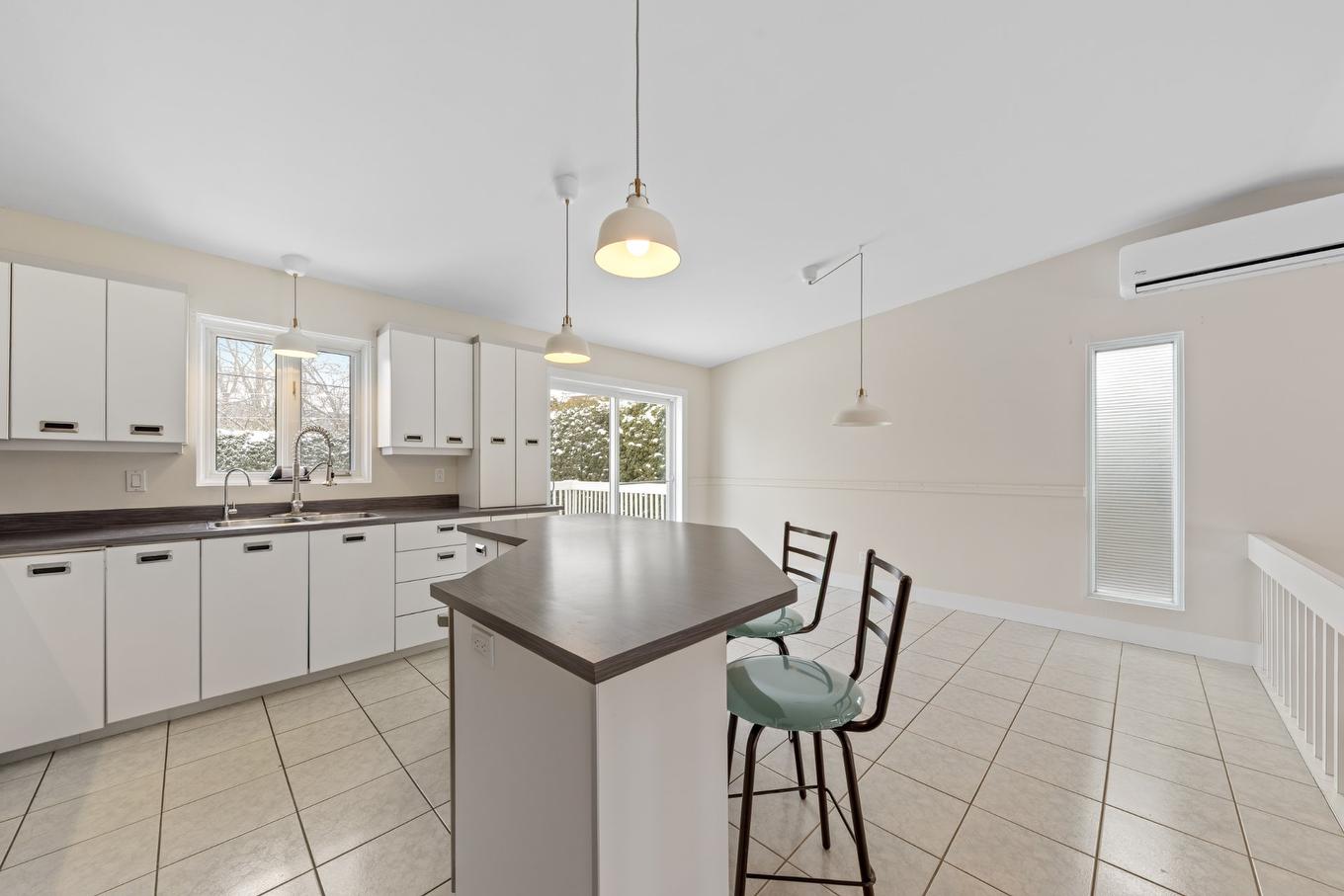 Cuisine - 94 Rue Hébert, Napierville, QC - Indoor Photo Showing Kitchen With Double Sink