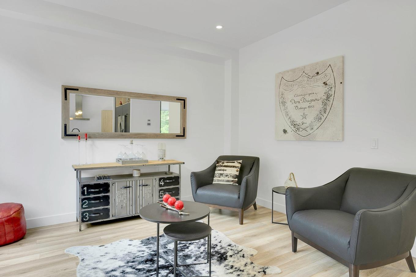 Den - 250 Rue D'Orion, Saint-Hippolyte, QC - Indoor Photo Showing Living Room