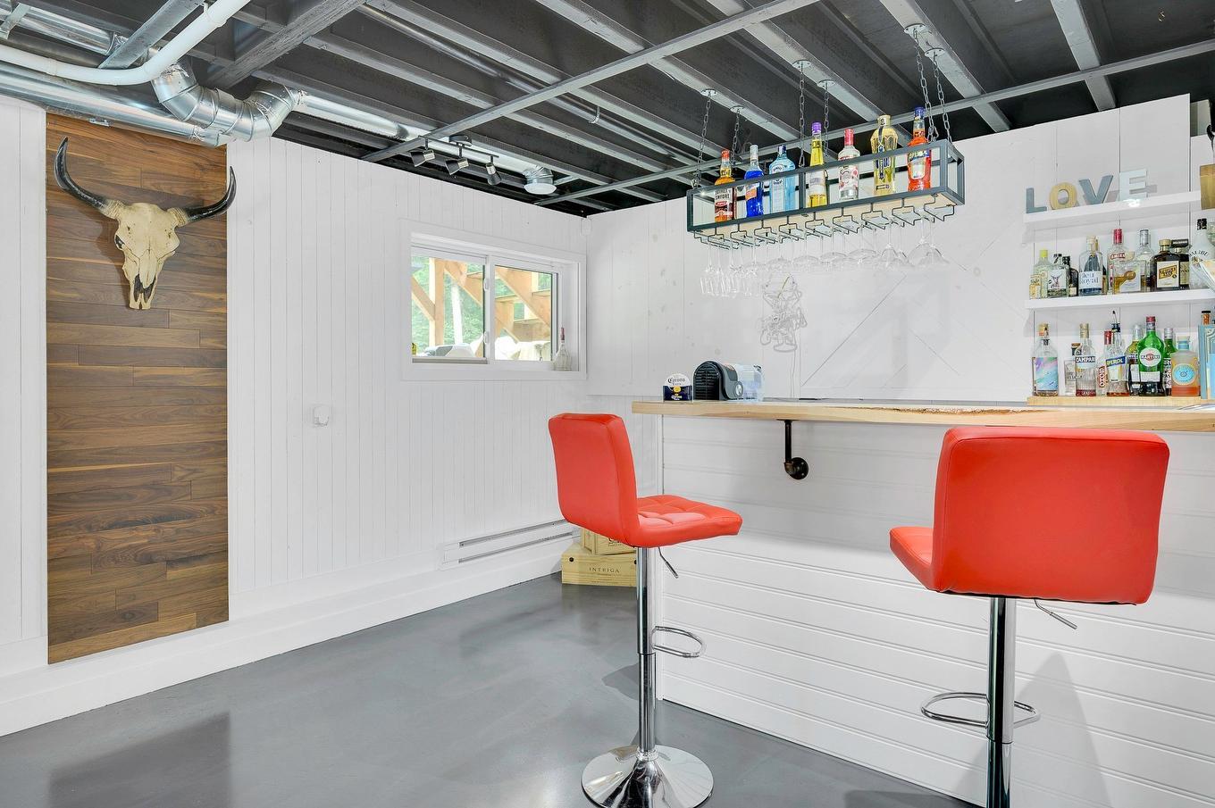 Bar - 250 Rue D'Orion, Saint-Hippolyte, QC - Indoor Photo Showing Other Room