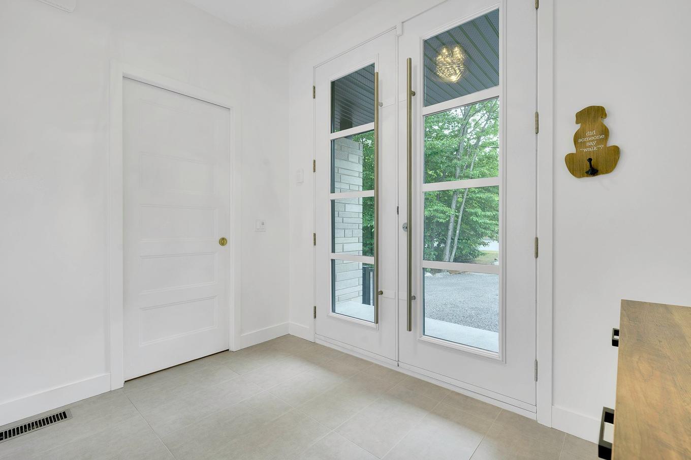 Hall - 250 Rue D'Orion, Saint-Hippolyte, QC - Indoor Photo Showing Other Room