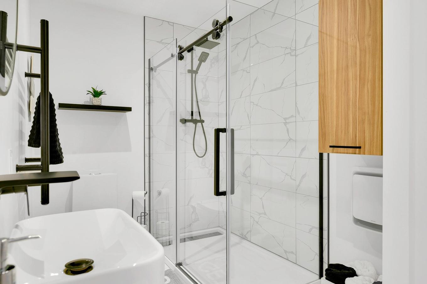 Bathroom - 250 Rue D'Orion, Saint-Hippolyte, QC - Indoor Photo Showing Bathroom