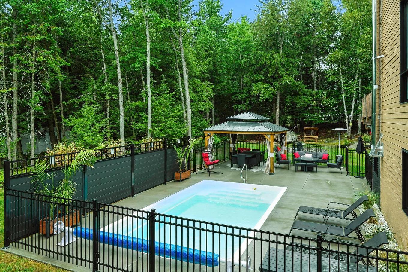 Exterior - 250 Rue D'Orion, Saint-Hippolyte, QC - Outdoor