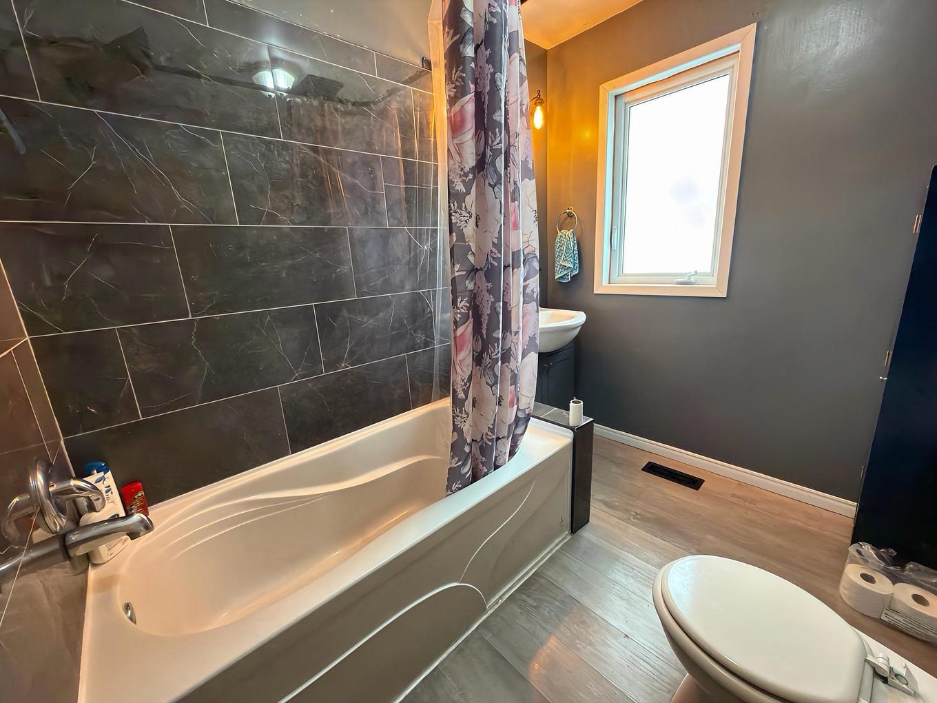 154A Kenogami Road, Longlac, ON - Indoor Photo Showing Bathroom