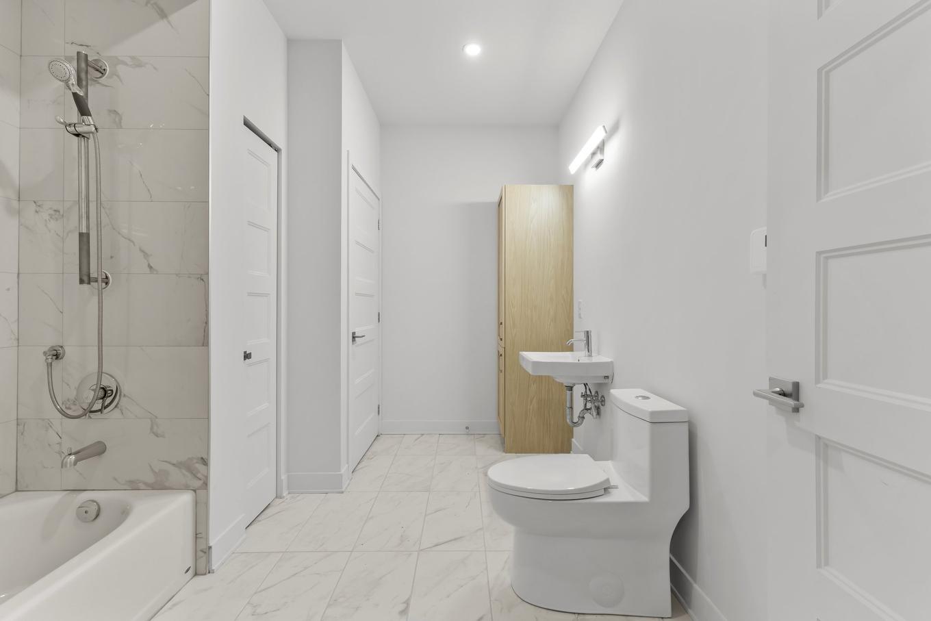 Bathroom - 208-3328 Rue Masson, Montréal (Rosemont/La Petite-Patrie), QC - Indoor Photo Showing Bathroom