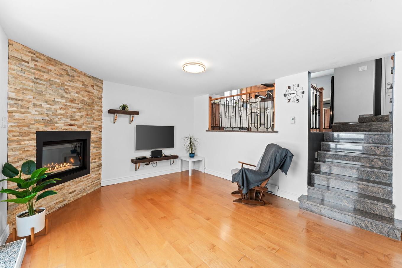 Salon - 950 Rue De Bourg-Louis, Terrebonne (Terrebonne), QC - Indoor Photo Showing Living Room With Fireplace