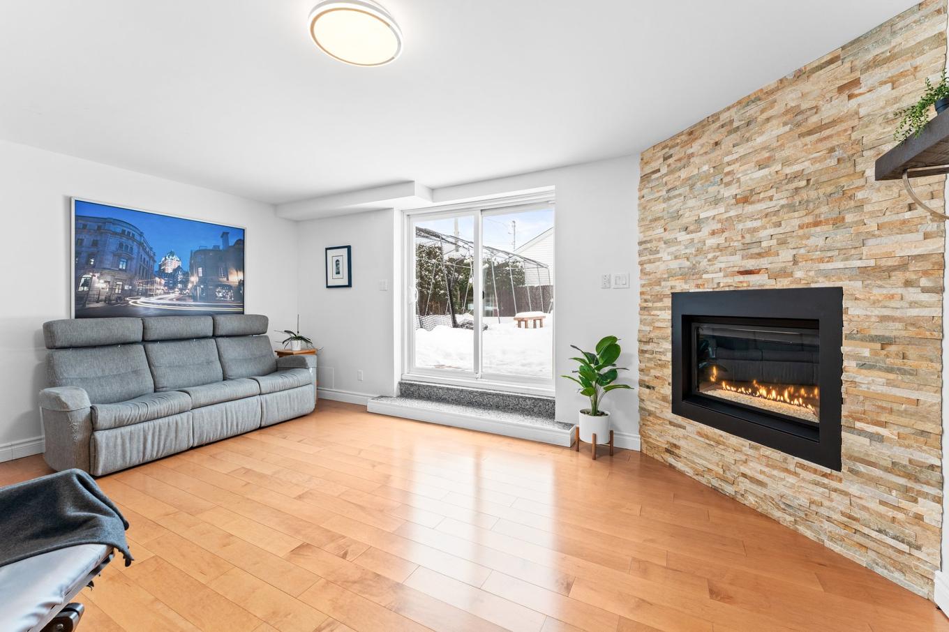 Salon - 950 Rue De Bourg-Louis, Terrebonne (Terrebonne), QC - Indoor Photo Showing Living Room With Fireplace