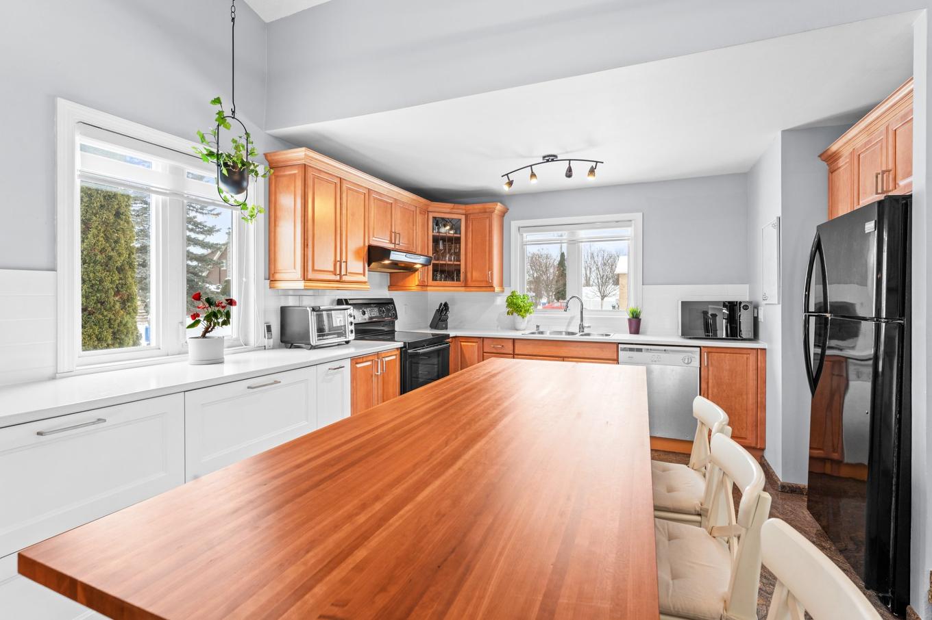 Cuisine - 950 Rue De Bourg-Louis, Terrebonne (Terrebonne), QC - Indoor Photo Showing Kitchen