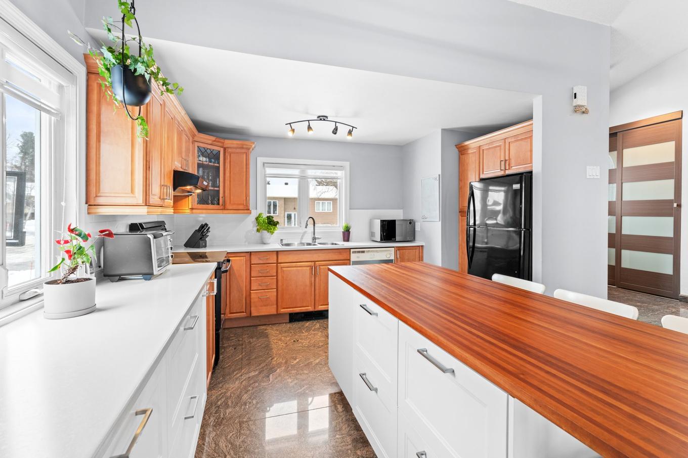Cuisine - 950 Rue De Bourg-Louis, Terrebonne (Terrebonne), QC - Indoor Photo Showing Kitchen
