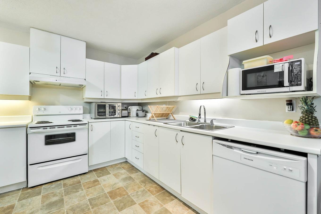 Kitchen - 3-200 Boul. De L'Hôpital, Gatineau (Gatineau), QC - Indoor Photo Showing Kitchen With Double Sink