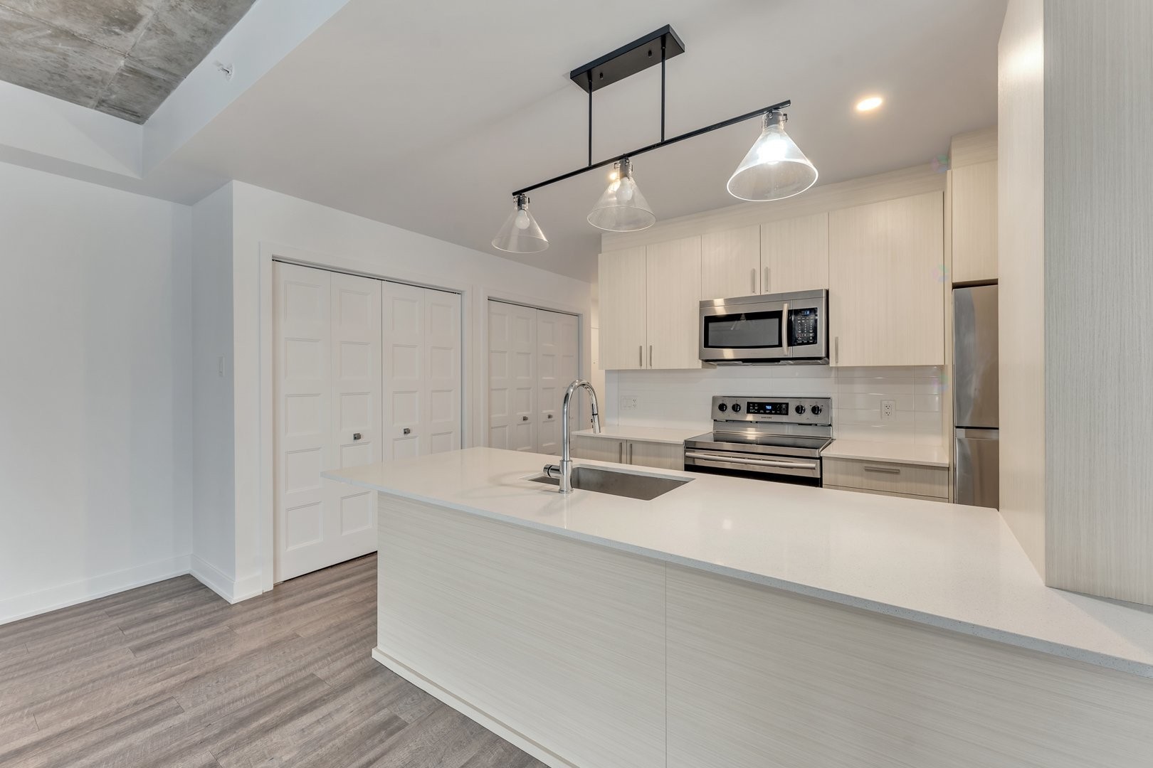 Cuisine - 312-1295 Rue Des Carrières, Montréal (Rosemont/La Petite-Patrie), QC - Indoor Photo Showing Kitchen With Double Sink With Upgraded Kitchen