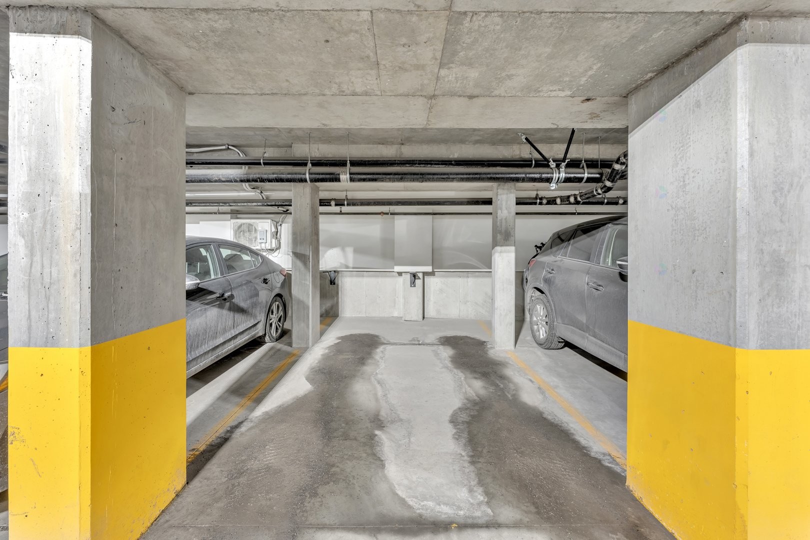 Garage - 312-1295 Rue Des Carrières, Montréal (Rosemont/La Petite-Patrie), QC - Indoor Photo Showing Garage