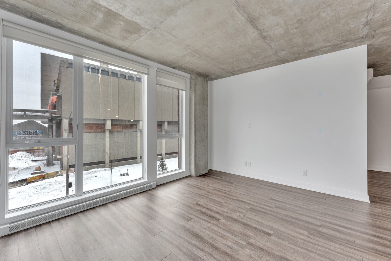 Salon - 312-1295 Rue Des Carrières, Montréal (Rosemont/La Petite-Patrie), QC - Indoor Photo Showing Other Room