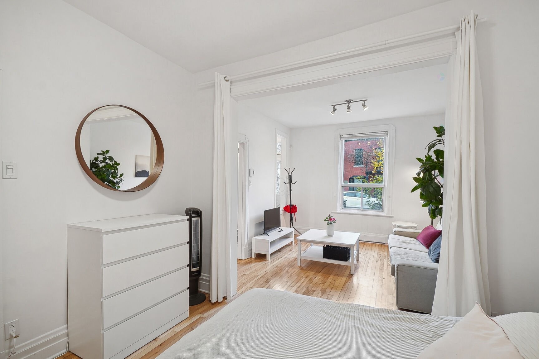 Chambre à coucher - 4601 Rue De Lanaudière, Montréal (Le Plateau-Mont-Royal), QC - Indoor Photo Showing Other Room