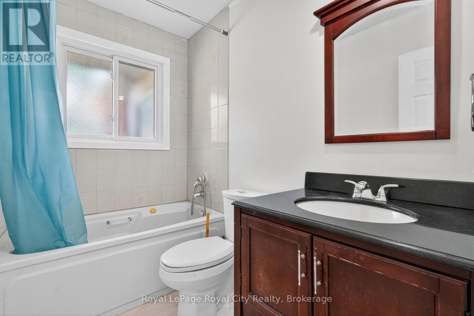 Main level 3pc - 68 Sunset Boulevard, Cambridge, ON - Indoor Photo Showing Bathroom