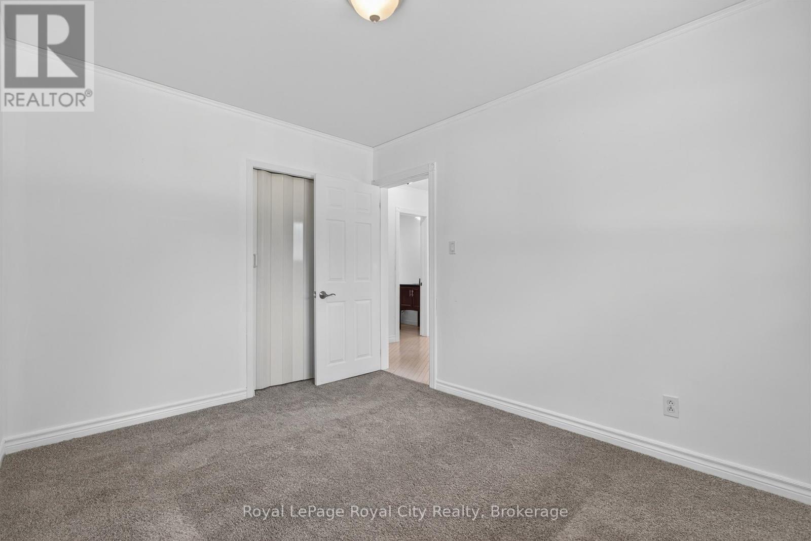 68 Sunset Boulevard, Cambridge, ON - Indoor Photo Showing Other Room