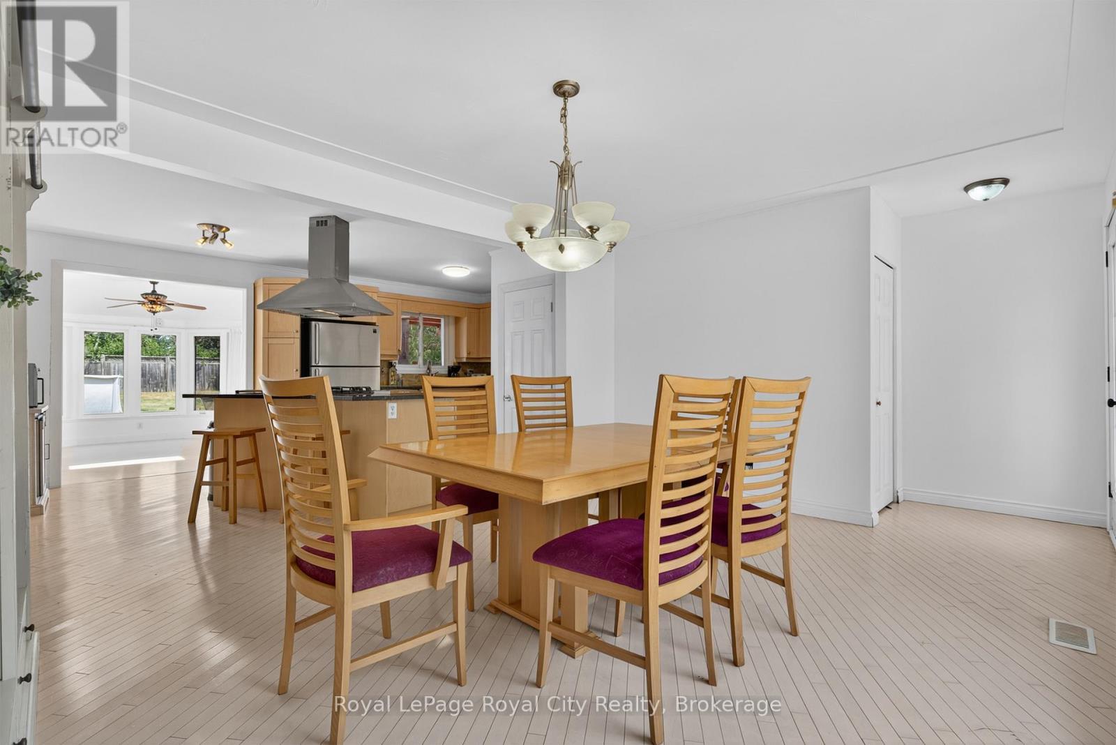 68 Sunset Boulevard, Cambridge, ON - Indoor Photo Showing Dining Room