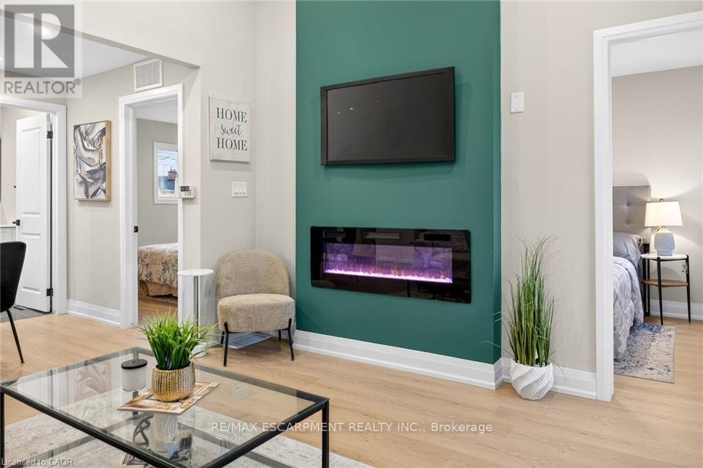 156 Walter Avenue N, Hamilton, ON - Indoor