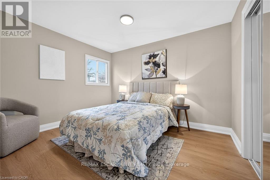 156 Walter Avenue N, Hamilton, ON - Indoor Photo Showing Bedroom