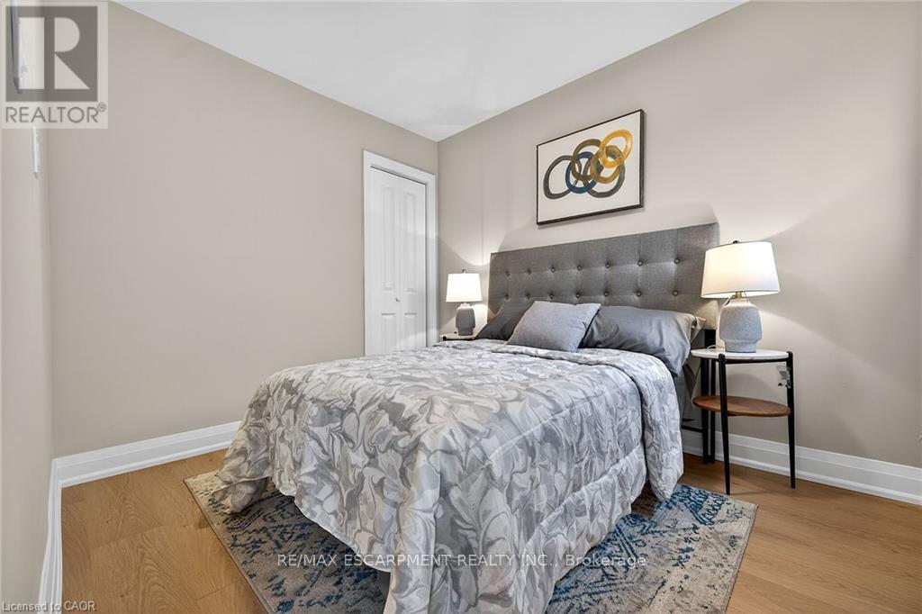 156 Walter Avenue N, Hamilton, ON - Indoor Photo Showing Bedroom