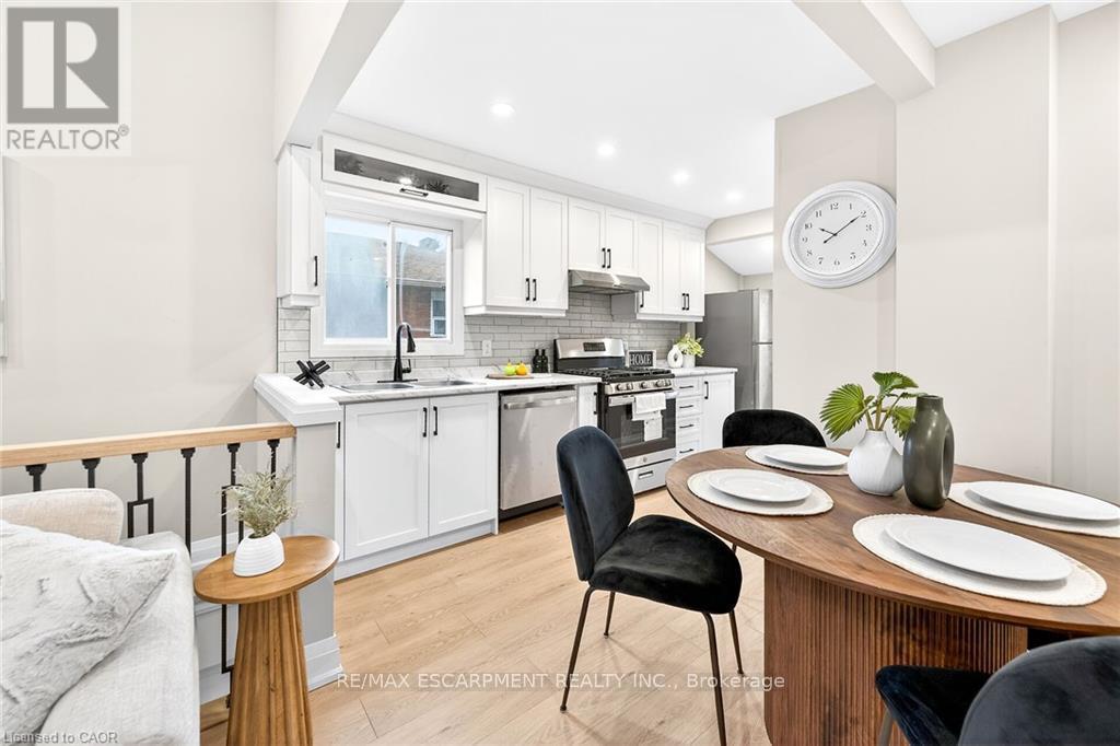 156 Walter Avenue N, Hamilton, ON - Indoor