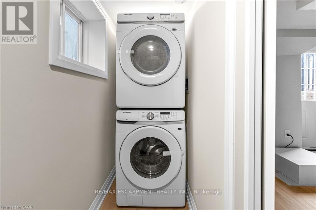156 Walter Avenue N, Hamilton, ON - Indoor Photo Showing Laundry Room