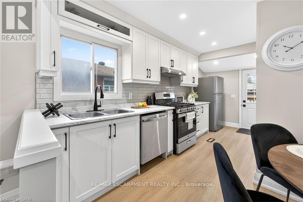 156 Walter Avenue N, Hamilton, ON - Indoor Photo Showing Kitchen With Stainless Steel Kitchen With Double Sink With Upgraded Kitchen
