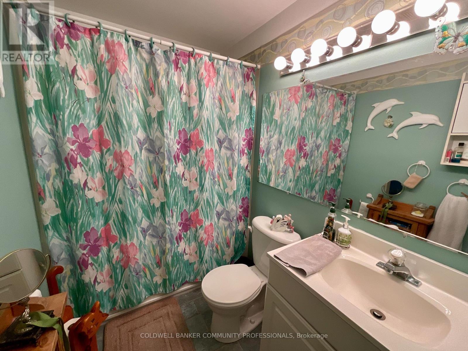 4 Rosanne Crescent, Hamilton, ON - Indoor Photo Showing Bathroom