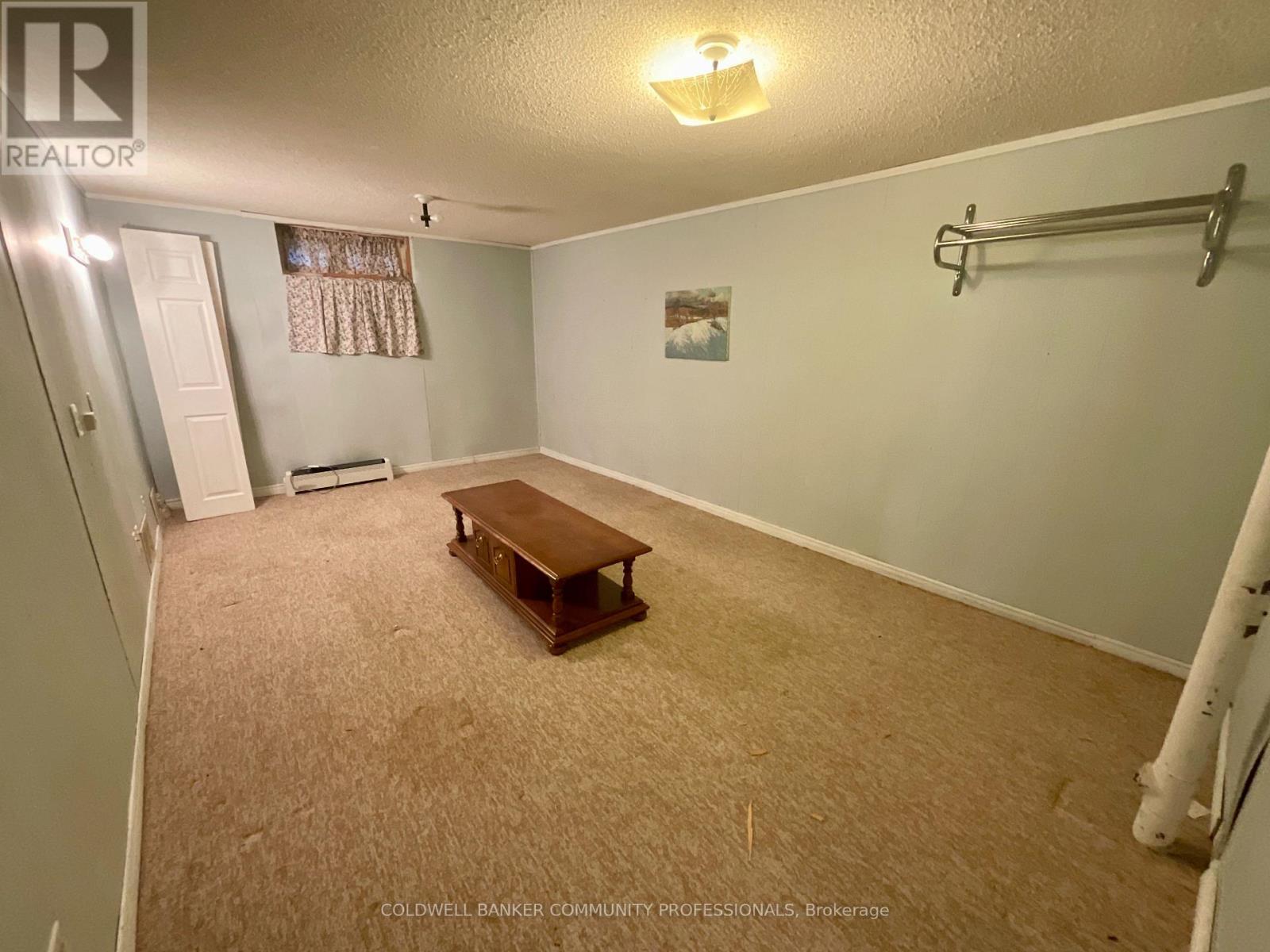 4 Rosanne Crescent, Hamilton, ON - Indoor Photo Showing Other Room