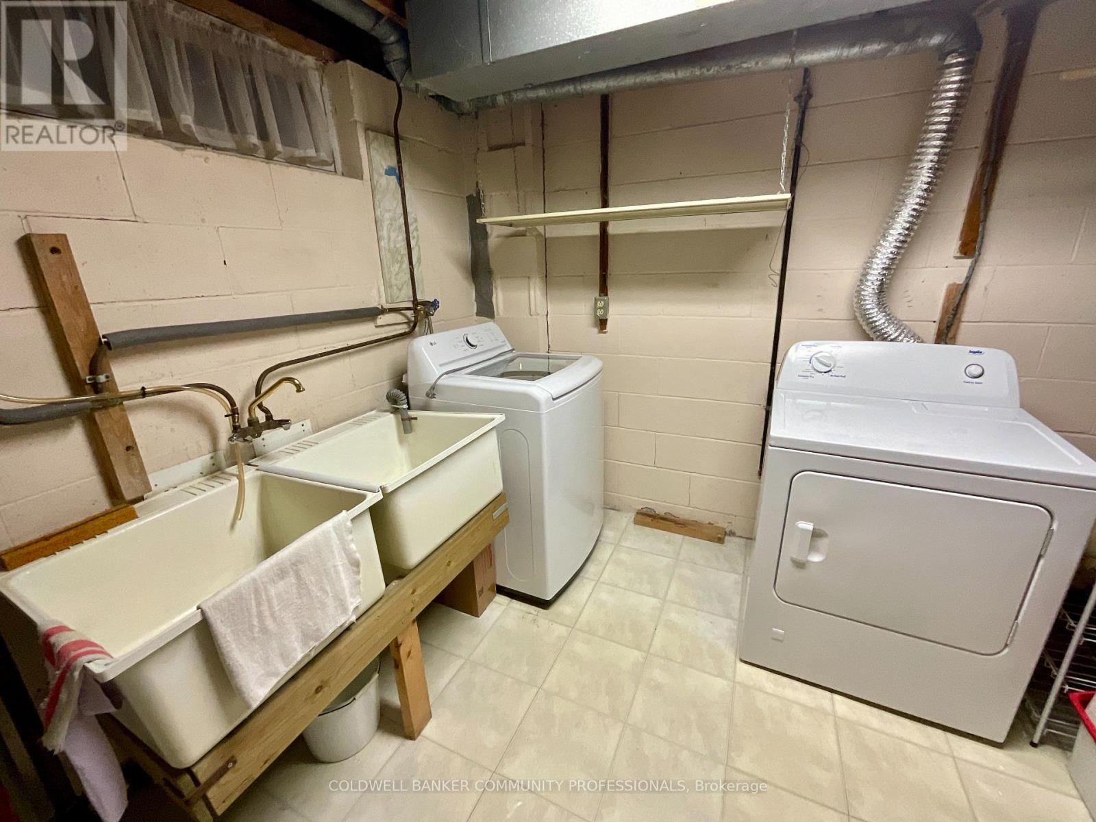 4 Rosanne Crescent, Hamilton, ON - Indoor Photo Showing Laundry Room
